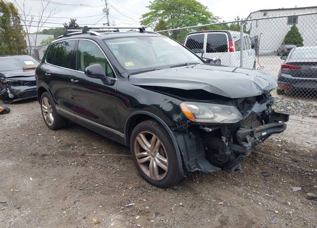 2013 VOLKSWAGEN Touareg