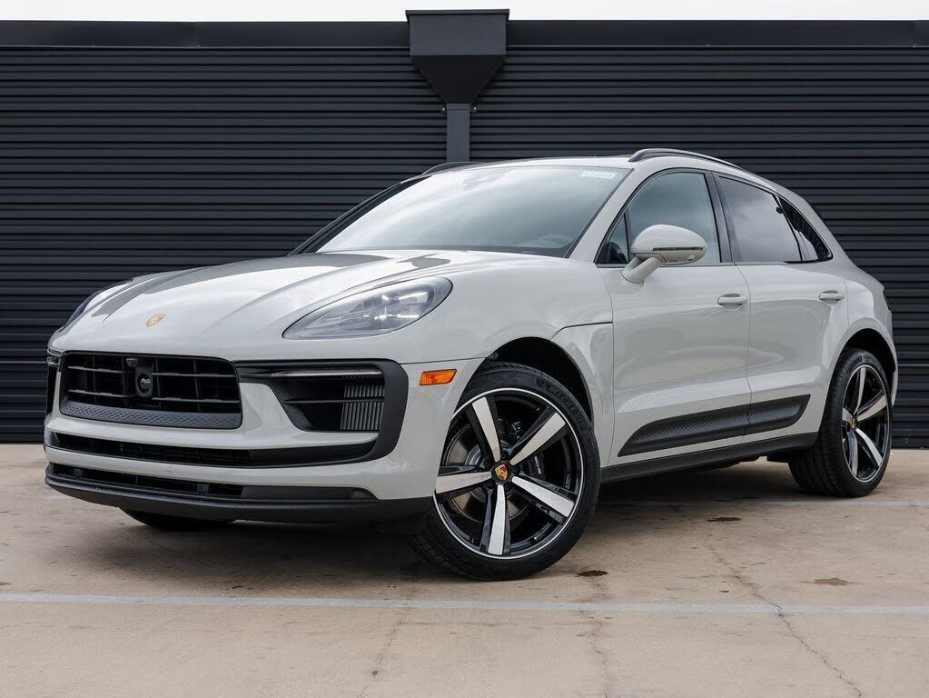 2026 PORSCHE Macan