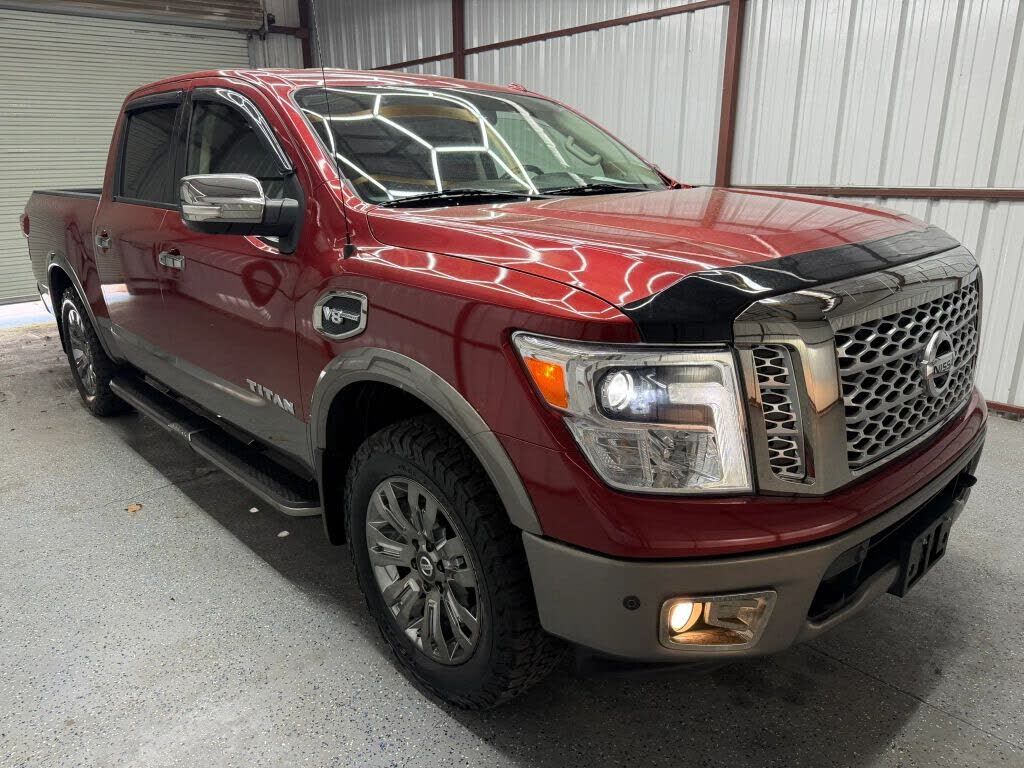 2017 NISSAN Titan