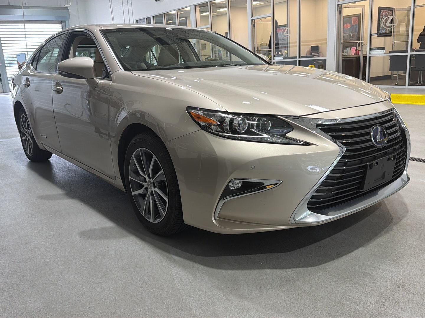 2018 LEXUS ES