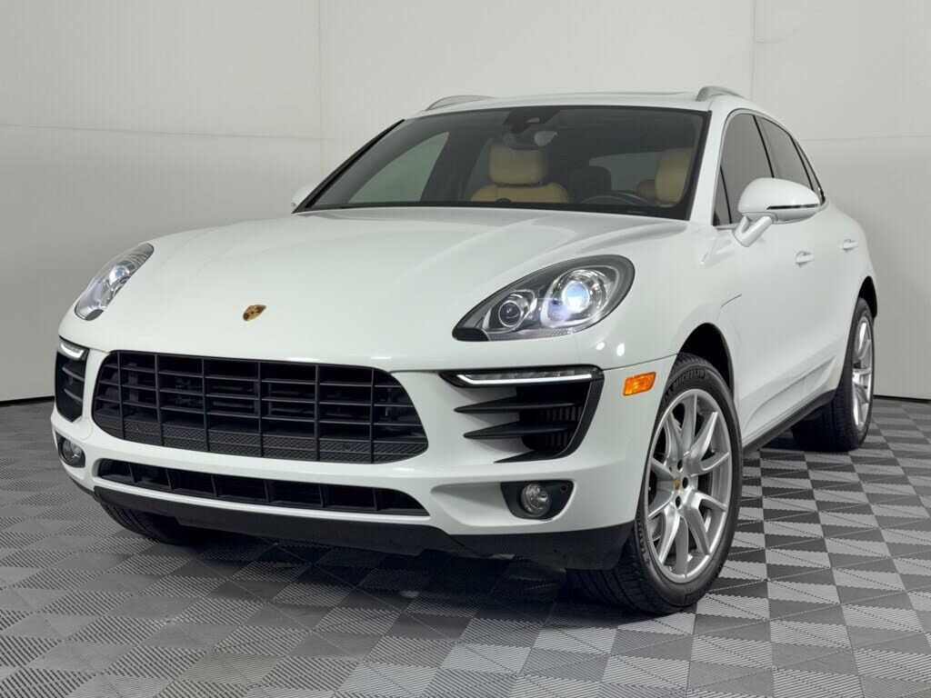 2018 PORSCHE Macan