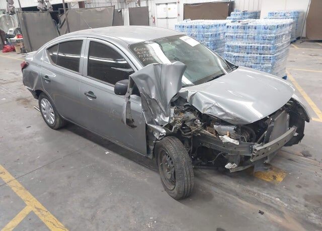 2013 NISSAN Versa