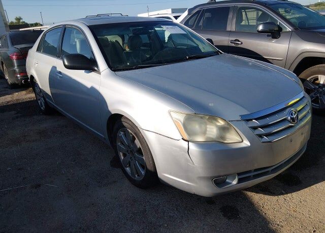 2005 TOYOTA Avalon