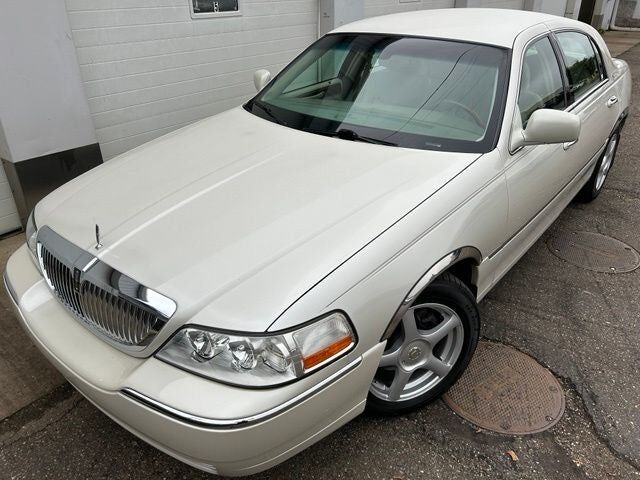 2004 LINCOLN Town Car