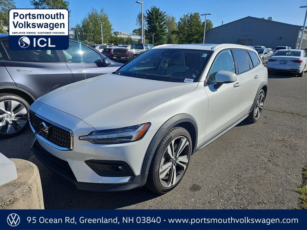 2023 VOLVO V60CC
