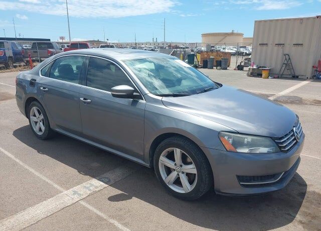 2013 VOLKSWAGEN Passat