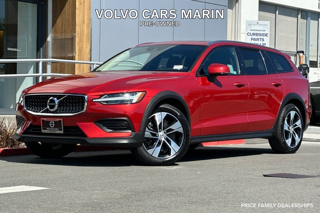 2020 VOLVO V60CC