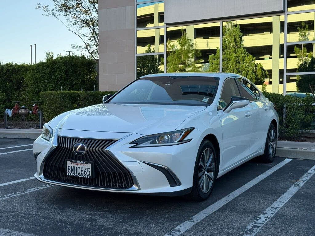 2019 LEXUS ES