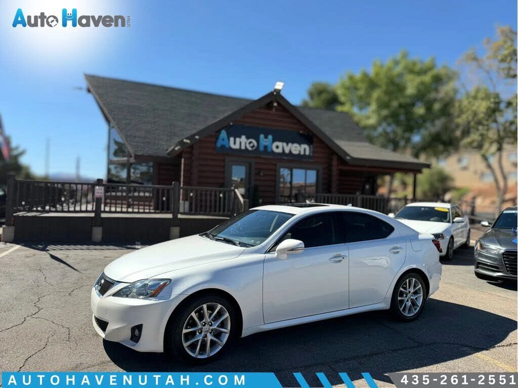 2011 LEXUS IS