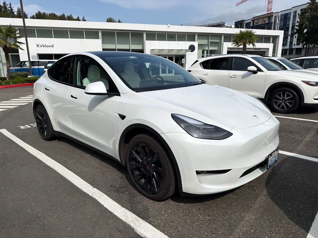 2024 TESLA Model Y