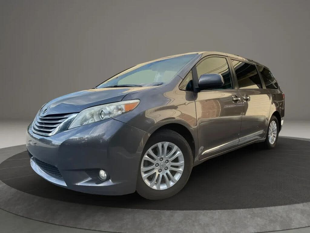 2017 TOYOTA Sienna