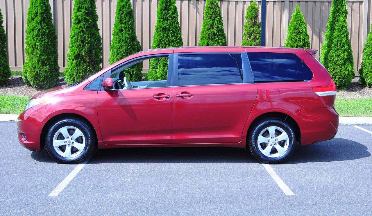 2012 TOYOTA Sienna