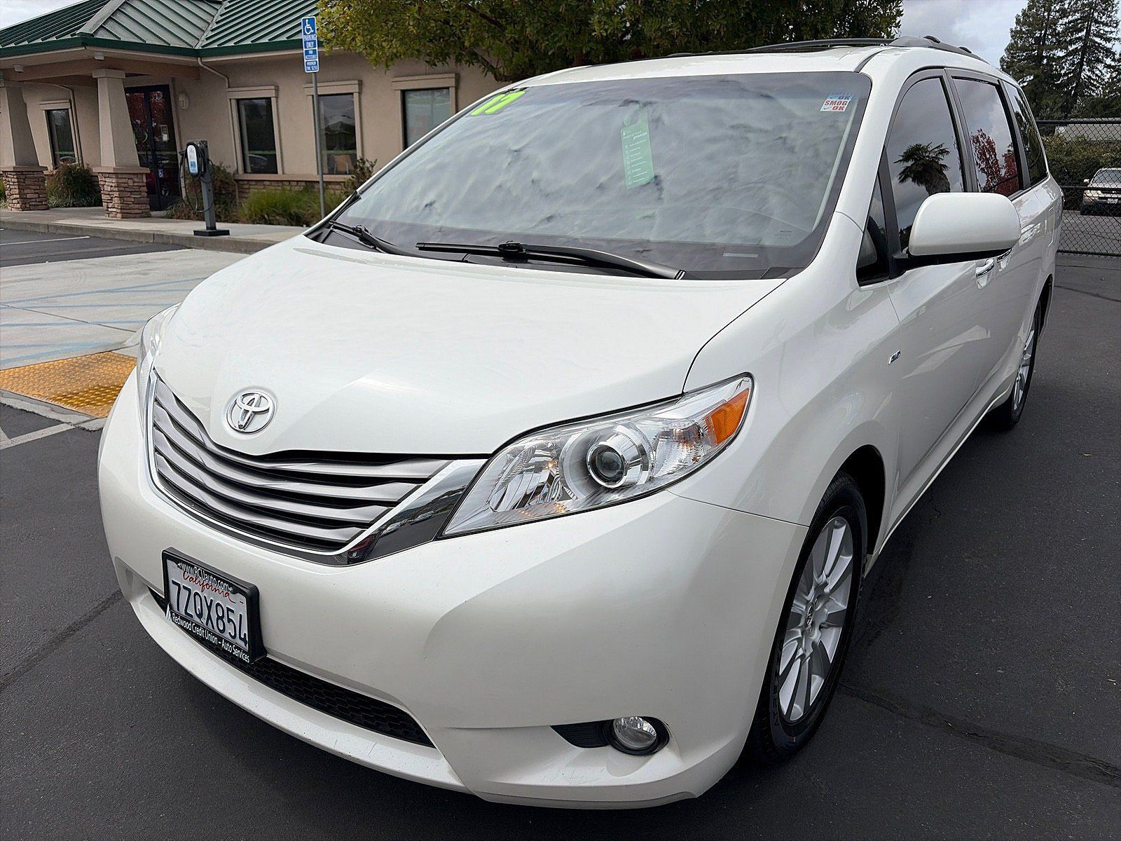 2017 TOYOTA Sienna