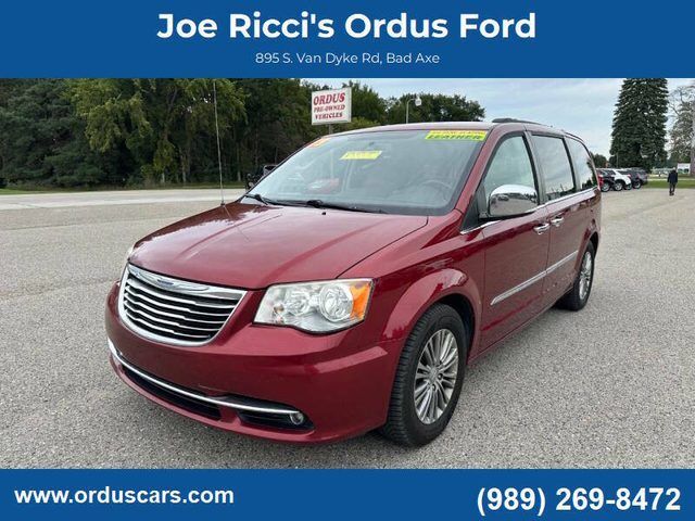 2013 CHRYSLER Town and Country
