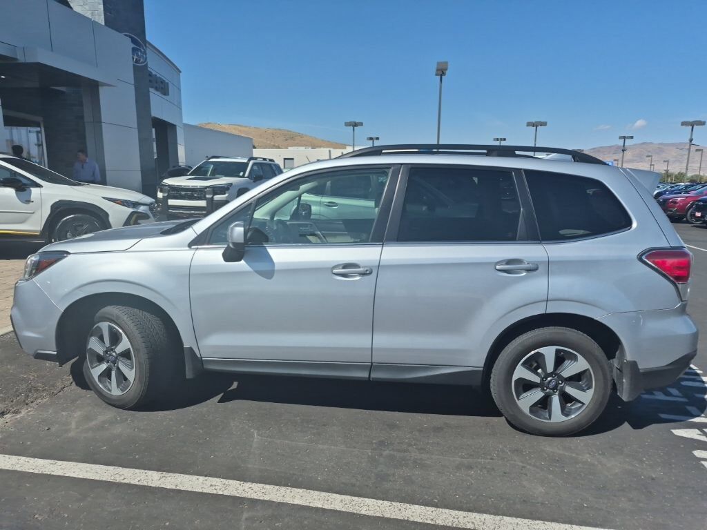 2017 SUBARU Forester