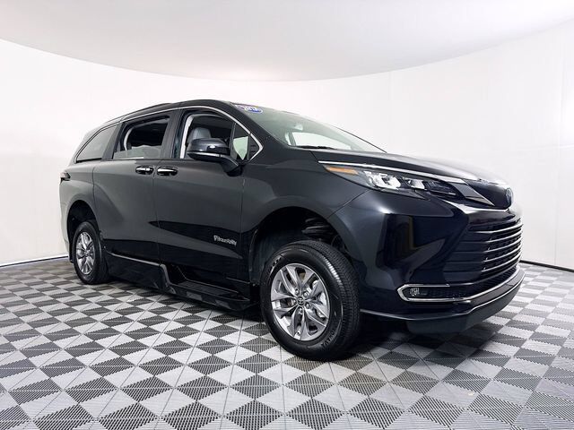 2024 TOYOTA Sienna