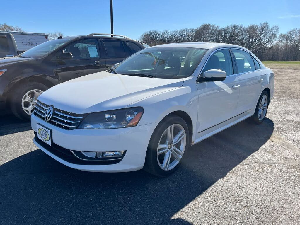 2013 VOLKSWAGEN Passat
