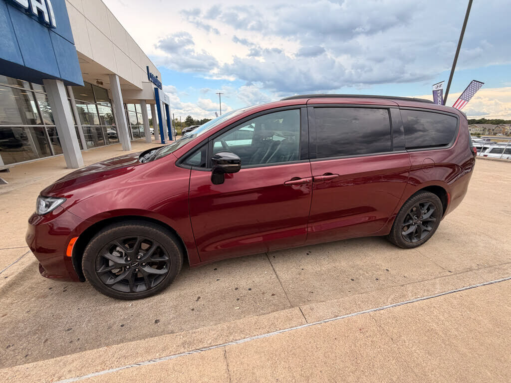 2023 CHRYSLER Pacifica