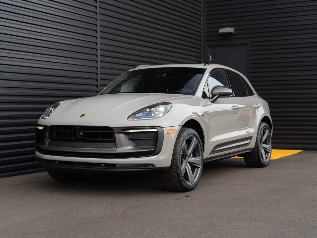 2026 PORSCHE Macan