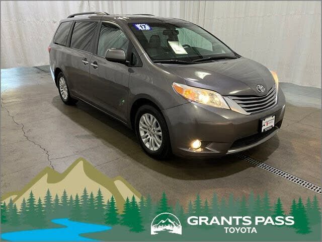 2017 TOYOTA Sienna