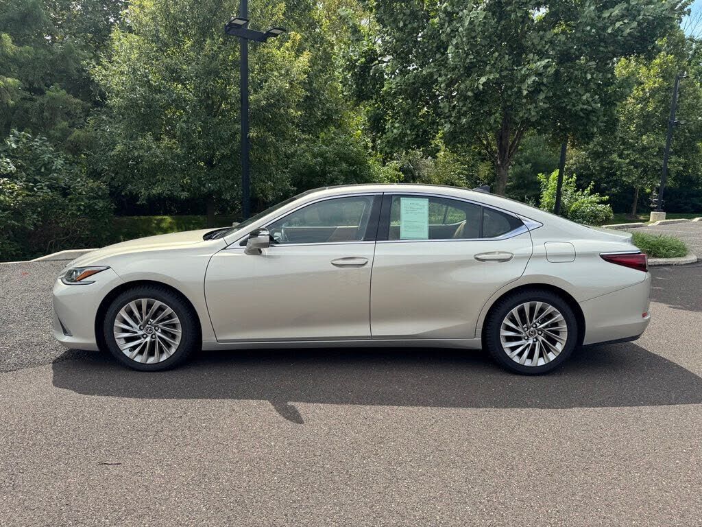 2019 Lexus ES