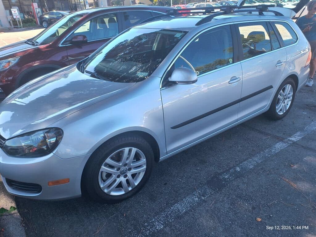 2011 VOLKSWAGEN Jetta Wagon