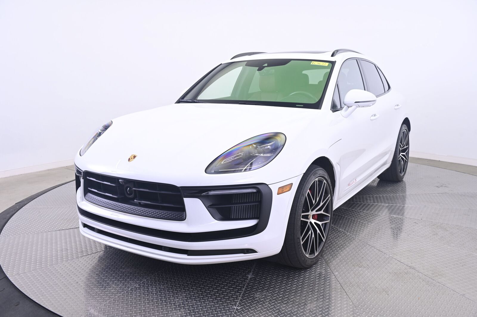 2024 PORSCHE Macan