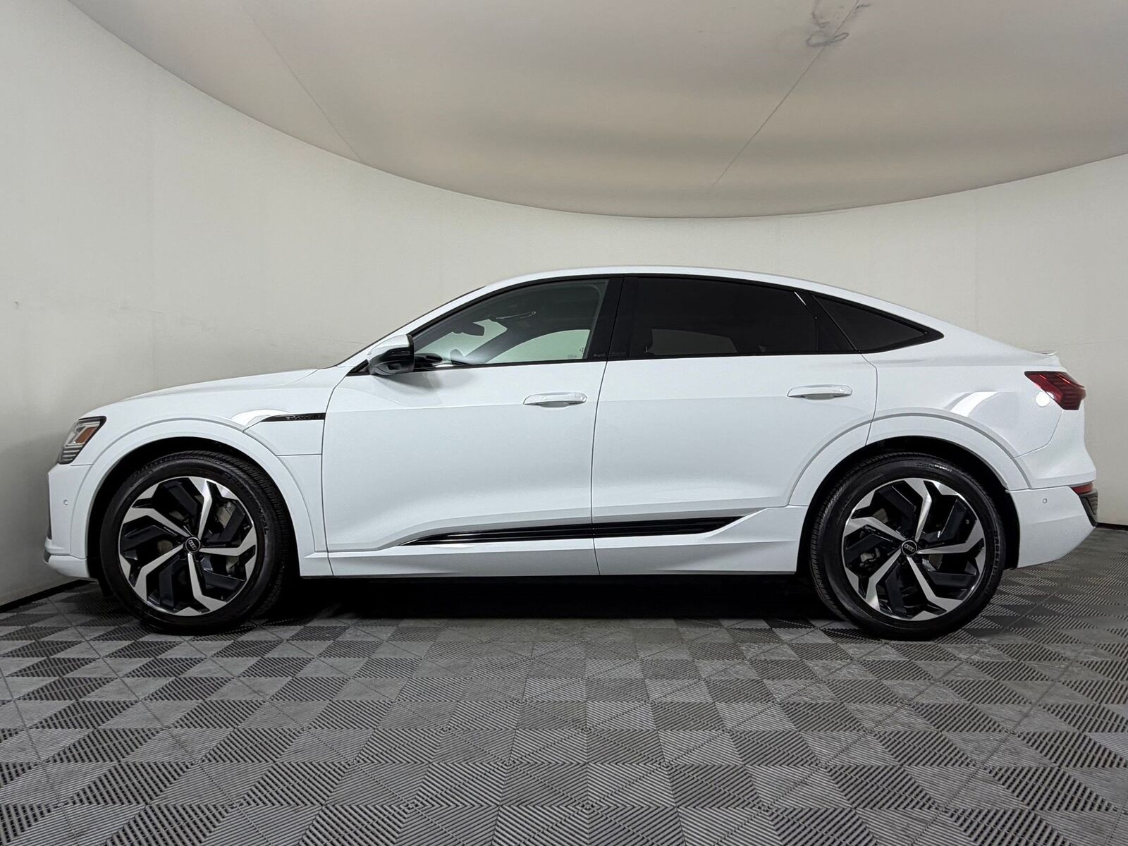 2024 Audi Q8