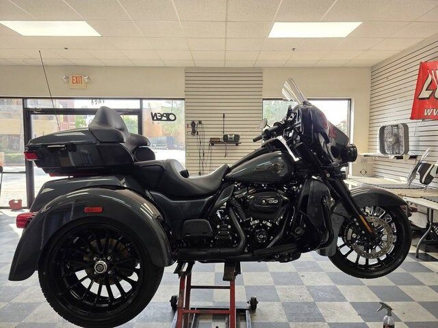 2025 HARLEY DAVIDSON FLHTCUTG / Tri Glide Ultra