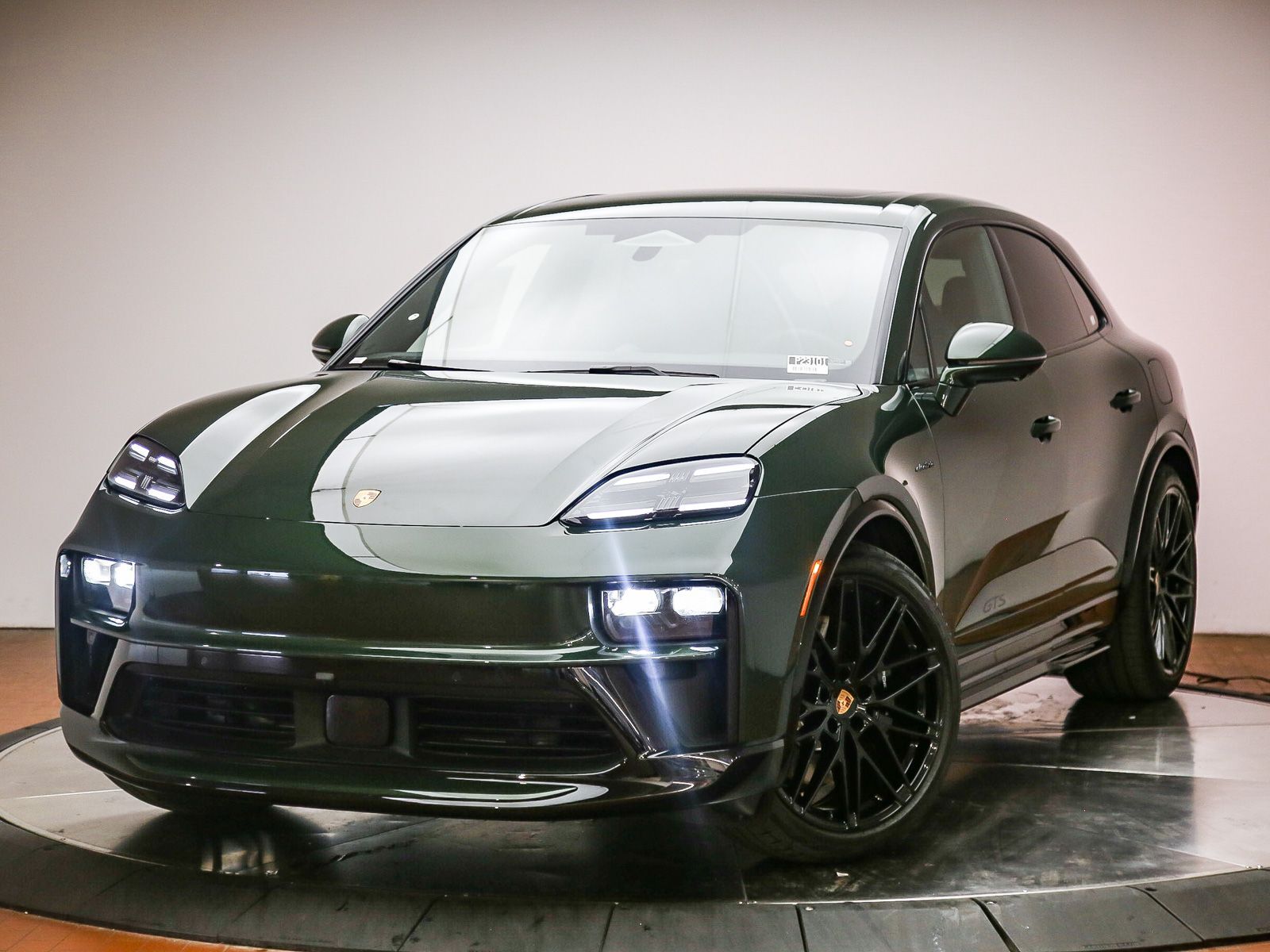 2026 PORSCHE Macan