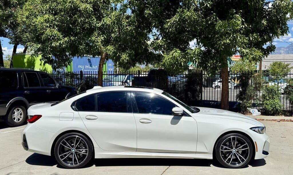 2023 BMW 330i