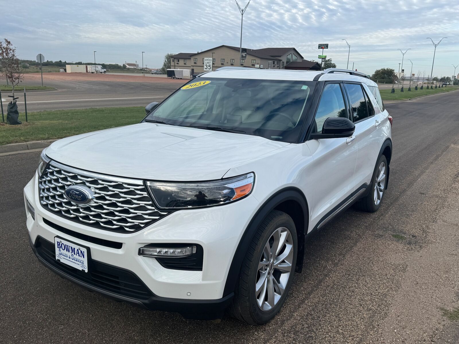 2023 FORD Explorer