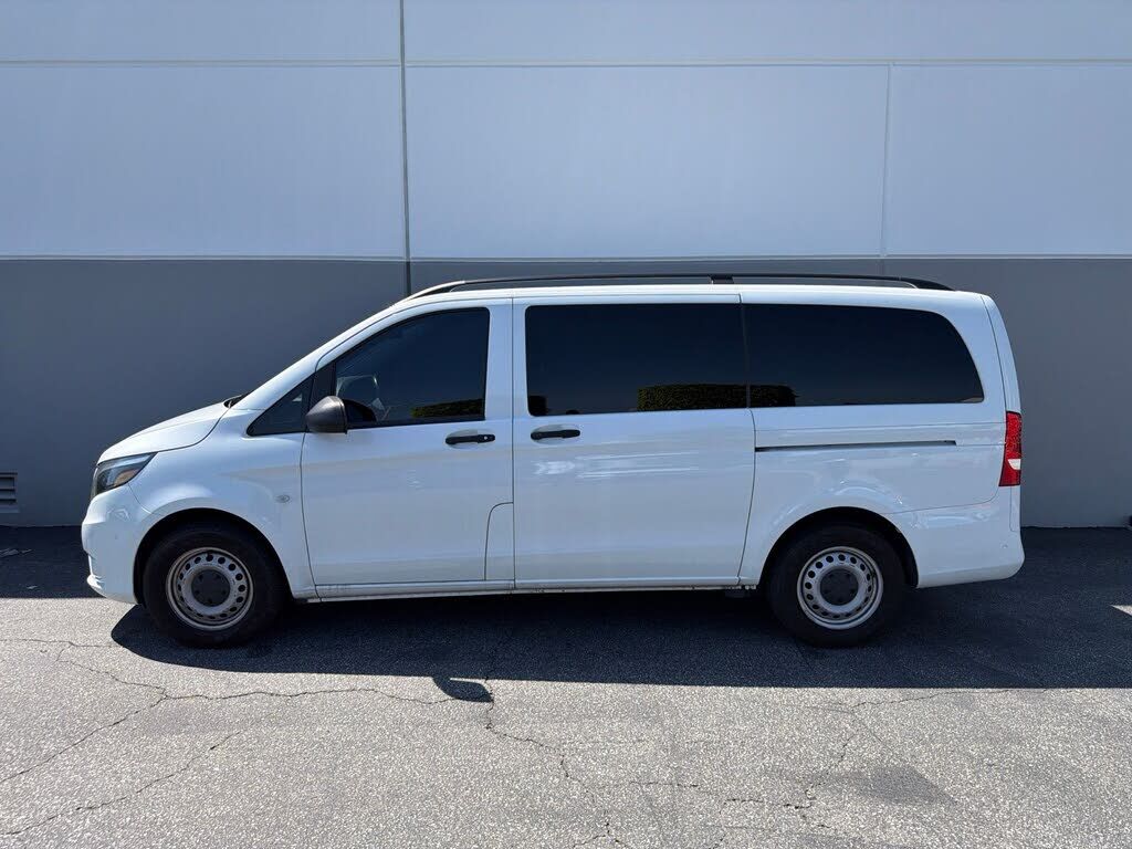 2023 Mercedes-Benz METRIS