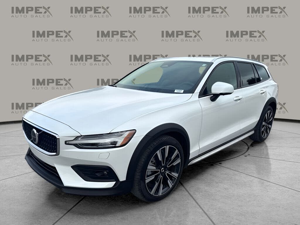 2025 VOLVO V60CC