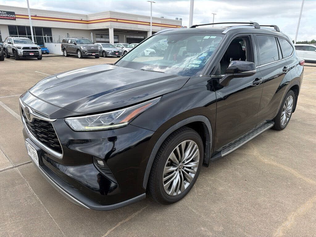 2022 TOYOTA Highlander
