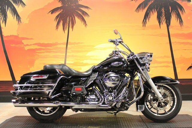 2014 HARLEY DAVIDSON Road King
