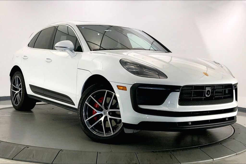 2025 PORSCHE Macan