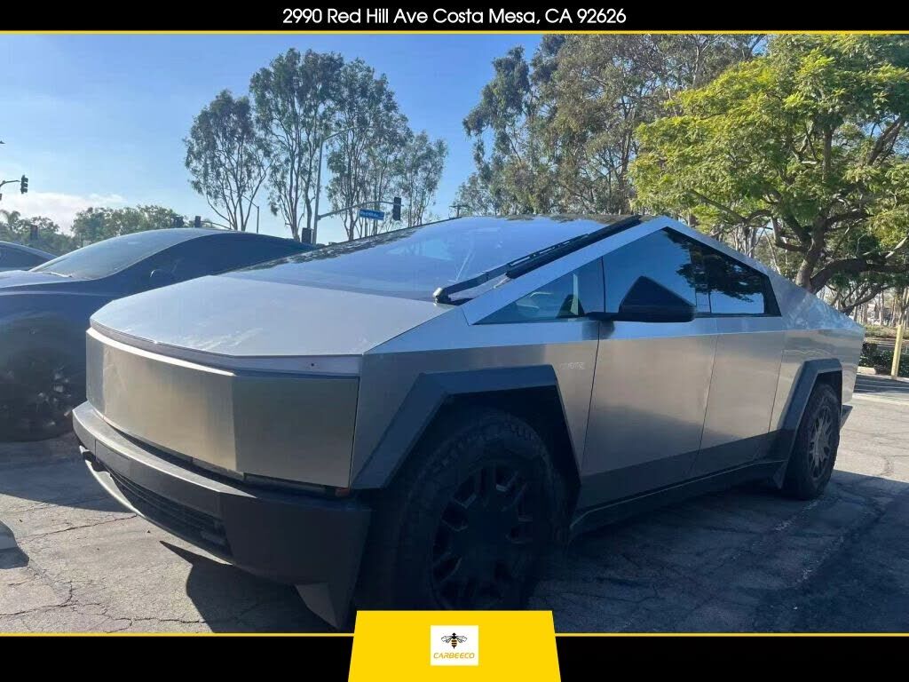 2024 TESLA Cybertruck