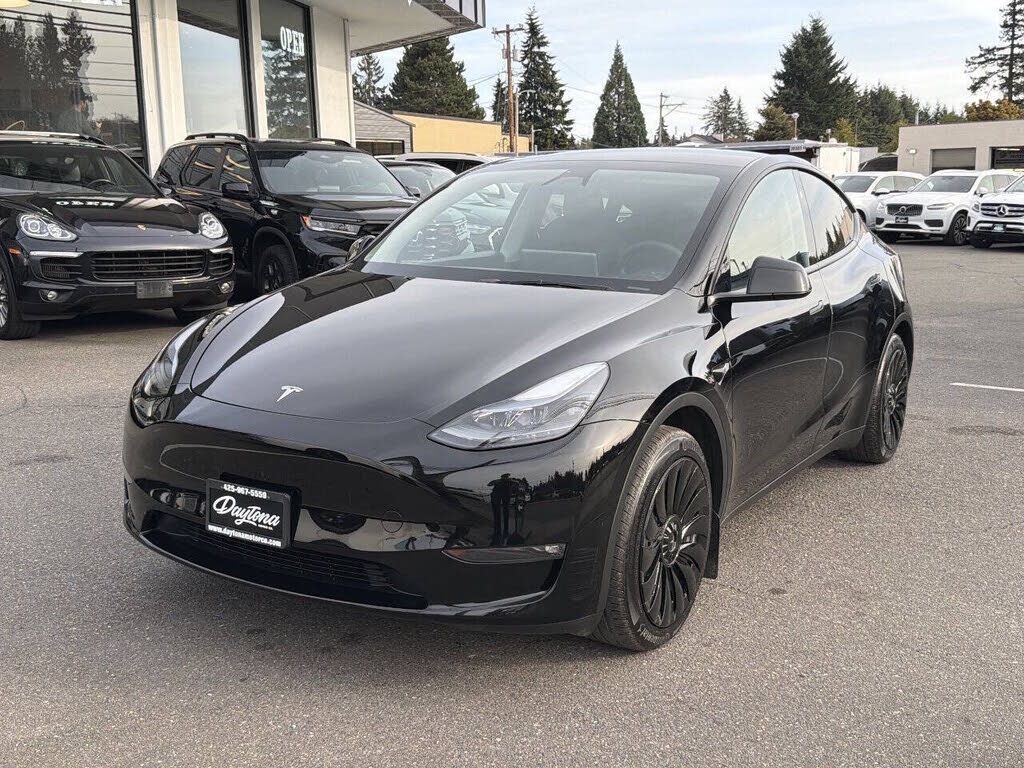 2024 TESLA Model Y