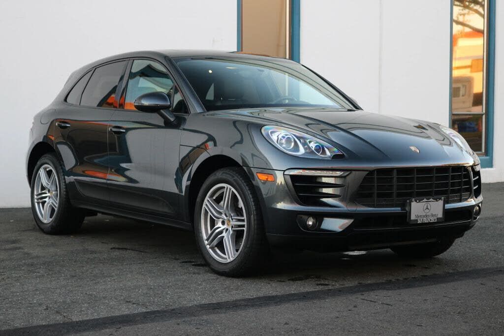 2017 PORSCHE Macan