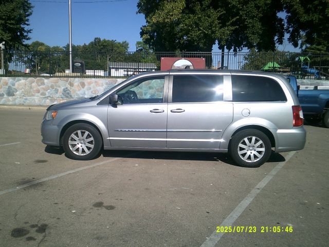 2016 CHRYSLER Town and Country