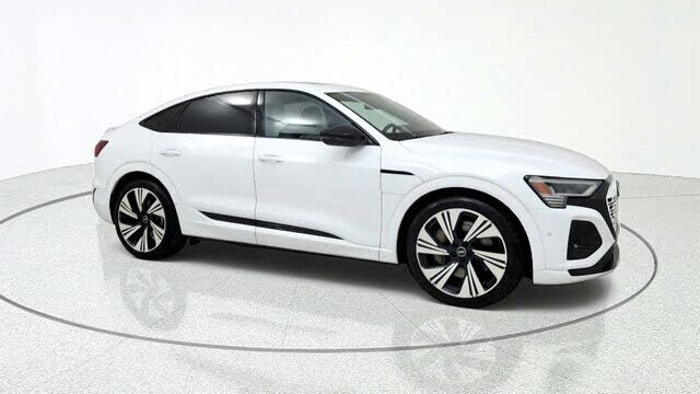 2024 AUDI Q8