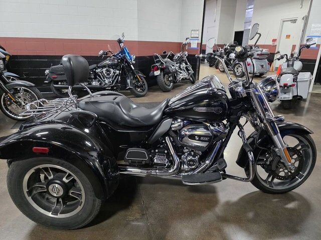 2018 HARLEY DAVIDSON FLRT / Freewheeler