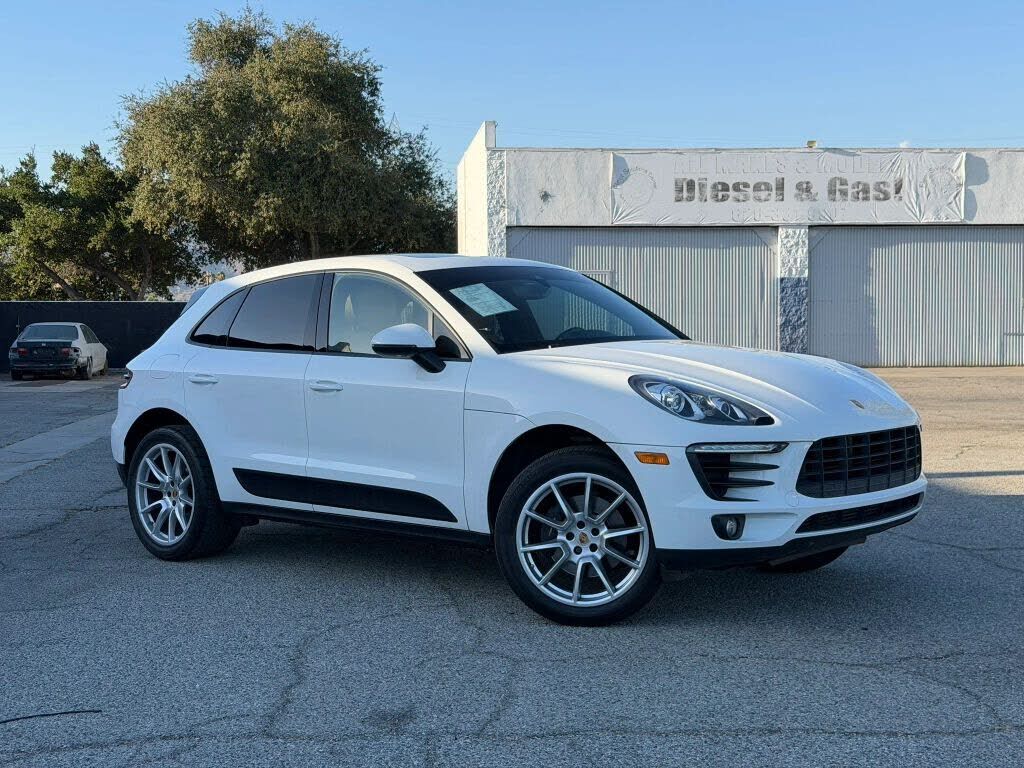 2017 PORSCHE Macan
