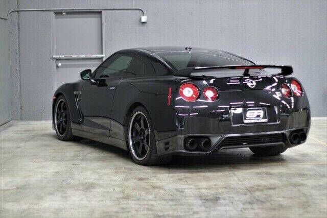 2014 NISSAN GT-R