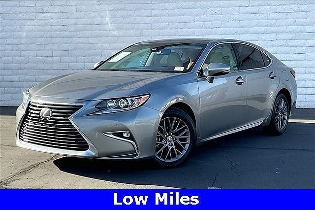 2018 LEXUS ES