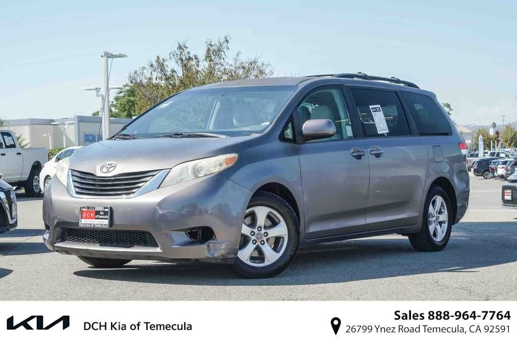2012 TOYOTA Sienna