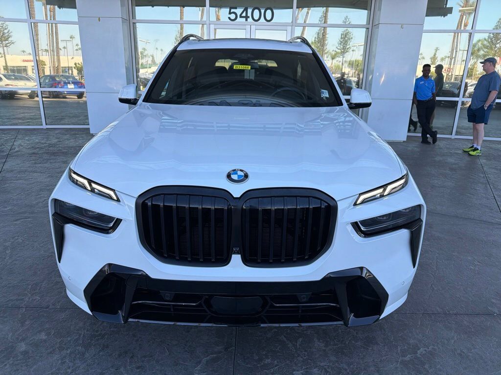 2027 BMW X7