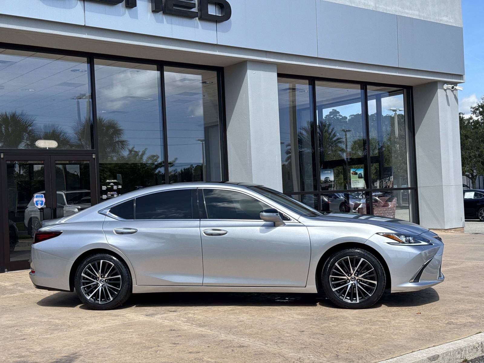 2024 Lexus ES