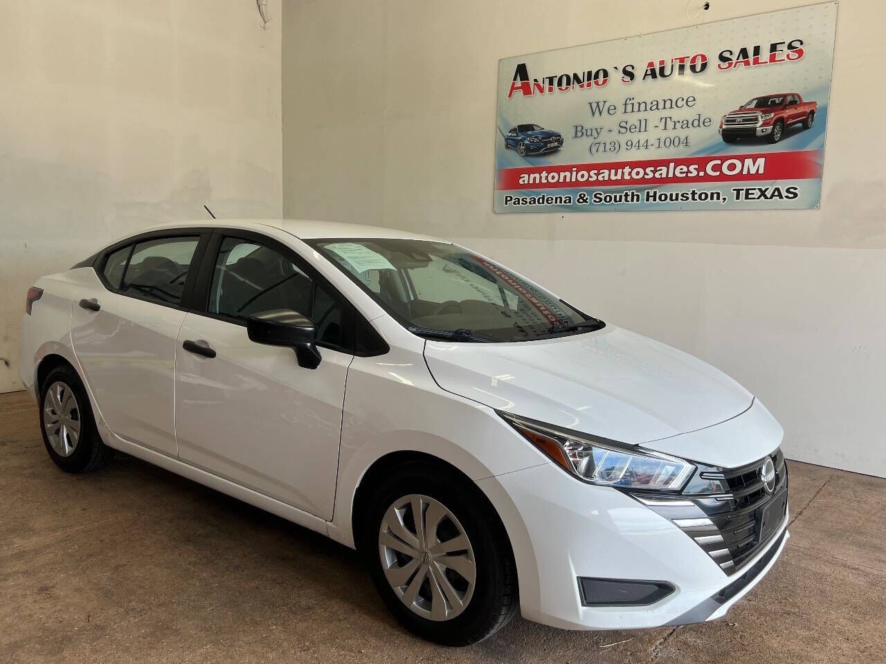 2023 NISSAN Versa